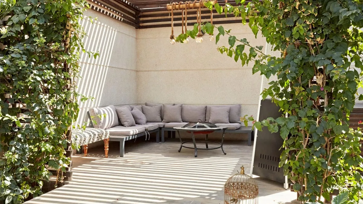 Sealed paver patio showing color enhancement in Mundelein, IL